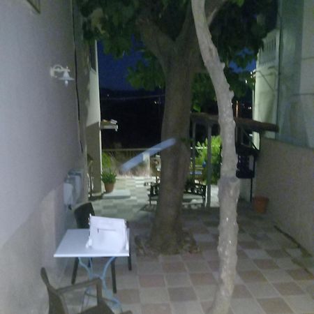 Menegis Apartment Zakynthos Town Luaran gambar