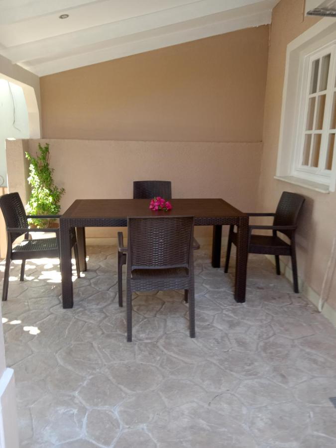 Menegis Apartment Zakynthos Town Luaran gambar